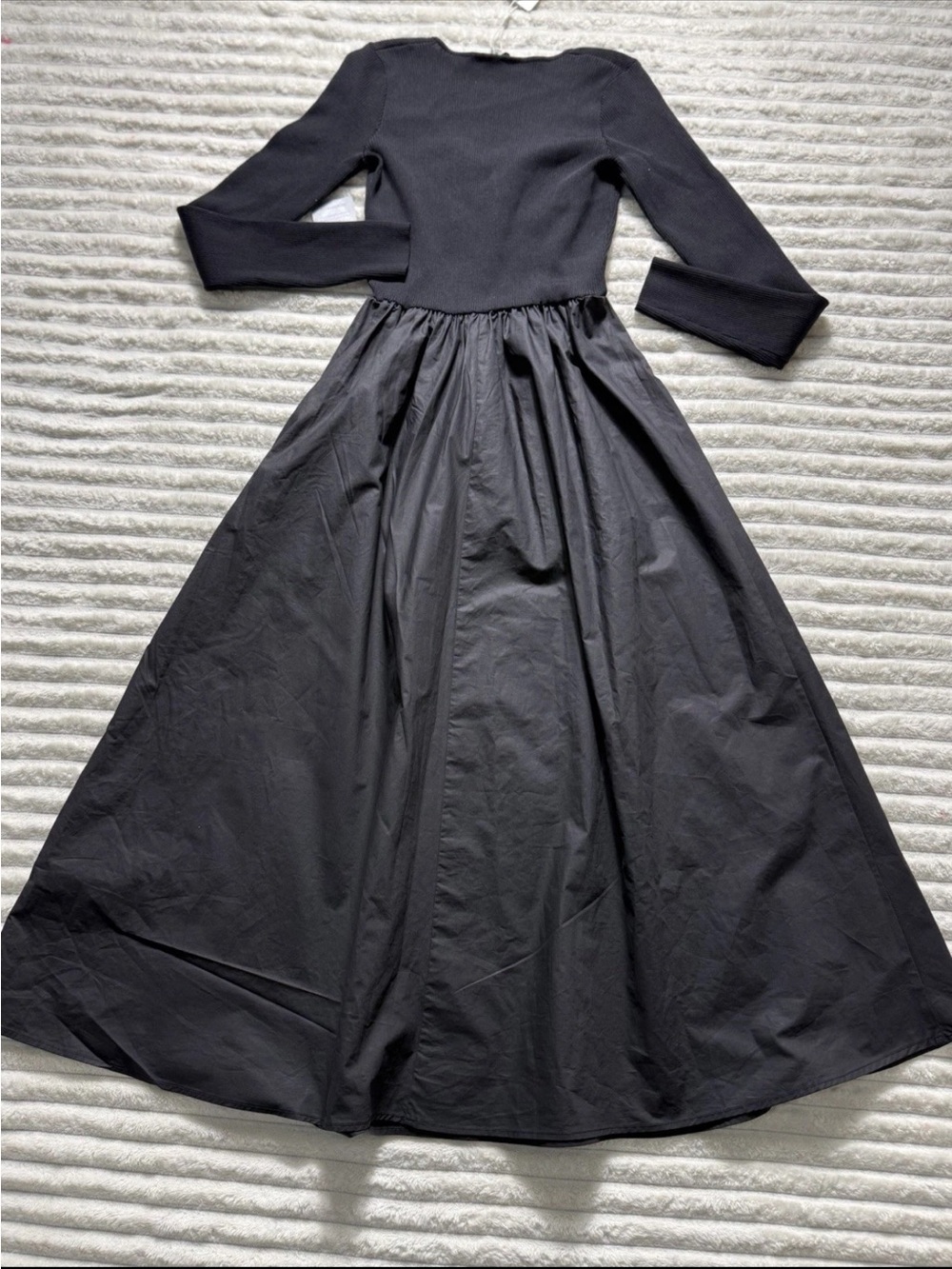 Moon River Black Long-Sleeve Maxi Dress - Picture 3 of 3